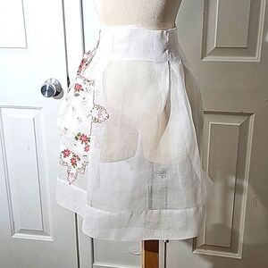 Hand-made Christmas sheer white apron /W poinsettia pocket Very good condition